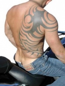 http://jenniferlyonbooks.com/wp-content/uploads/2009/03/hot_men_back-tattoo-225x300.jpg